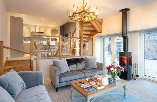 Murthly House | Falcon Steading