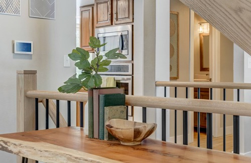Monument House | Falcons Overlook