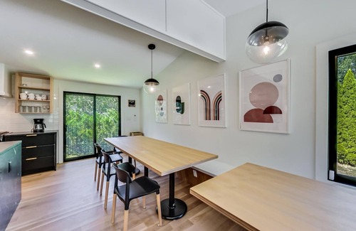 Union Pier House | Fall 2 nt min Bright modern retreat w/private hot tub Beach1 Block Fire Pit