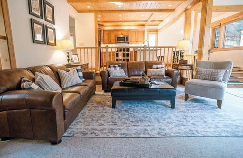 Keystone House | FALL COLORS PEAK! SEPT 23-Oct. 8