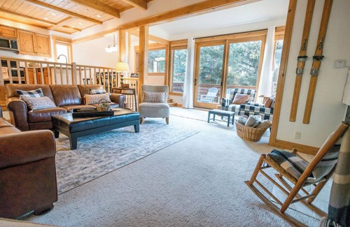 Keystone House | FALL COLORS PEAK! SEPT 23-Oct. 8