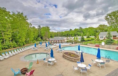 Ogunquit - Wells House | Fall Cottage that Sleeps 6 with 2 Bedrooms Sun Room Jaccuzi 1 Mile to Beach!