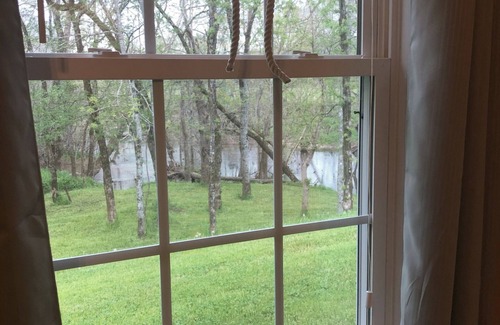 Murfreesboro House | Fall Creek Cottage - Near I-840 and minutes to Superspeedway and Siegel Soccer.