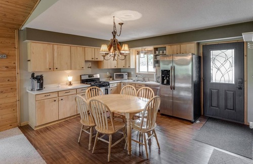 Breezy Point Cabin | FALL Dates Available! GOLF, FISHING, LAKEFRONT & FIRE PIT