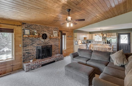 Breezy Point Cabin | FALL Dates Available! GOLF, FISHING, LAKEFRONT & FIRE PIT