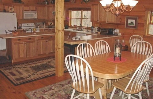 Fleetwood Cabin | FALL DATES OPEN NOW! Beautiful 3 bedroom Chalet ranch mountain home: Boone Area!