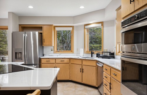 Sister Bay House | Fall Deals! Hot Tub Backyard Oasis Walk Marina