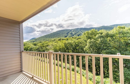 Lincoln Condo | Fall Foliage Prime Location for leaf-peeping! The iconic Kancamagus Highway is a few minutes away. South Peak view Condo w/Indoor and Outdoor Pool, Hot Tub and Deck. Walk to the swimming hole!