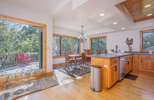 The Galena Territory House | Fall Fun Here: Talisman Getaway w/Hot Tub, Pets OK & Hiking Trails next door!