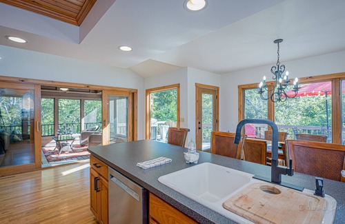 The Galena Territory House | Fall Fun Here: Talisman Getaway w/Hot Tub, Pets OK & Hiking Trails next door!