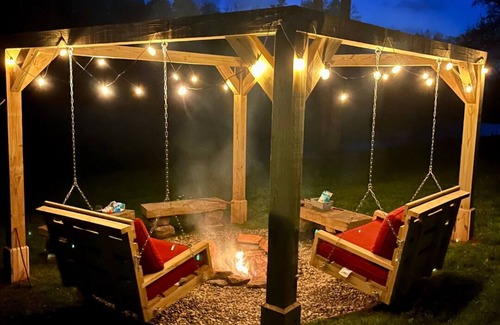 Morganton Cabin | Fall In Blue Ridge! Water View-Hot Tub-Cozy Fire!