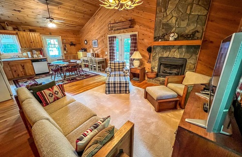 Jefferson Cabin | Fall in Love Again at Edelweiss This Sept in the Carolina Mountains