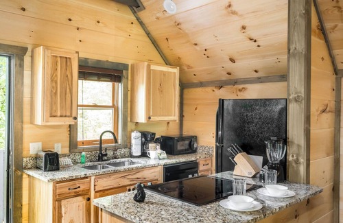 Pittman Center Cabin | Fall in Love at Sunset Studio - Private and Relaxing