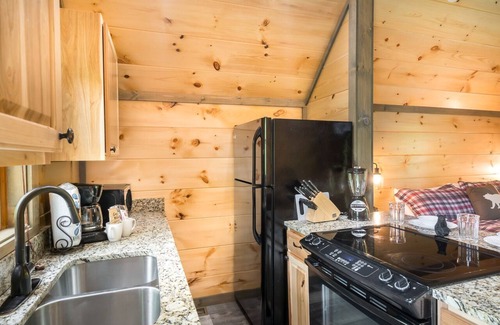 Pittman Center Cabin | Fall in Love at Sunset Studio - Private and Relaxing