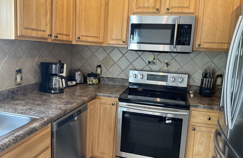 Bristol House | Fall in the Smokies! 3 BR 2.5 bath with Master Suite. Close to everything!