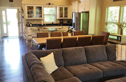 Hollister House | Fall is booking fast!nPerfect golf weather!nNear Buffalo Ridge, Top of the rock