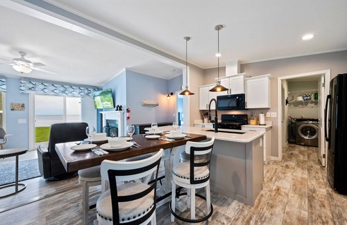 Brussels House | Fall Lakefront Oasis: Hot Tub, Kayaks & Family Fun