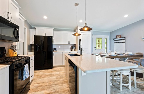Brussels House | Fall Lakefront Oasis: Hot Tub, Kayaks & Family Fun