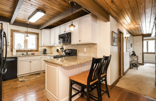 Lake Harmony Estates House | Fall rates have been updated! Lake Harmony 6 BR, Hot tub, game rm, fire pit!