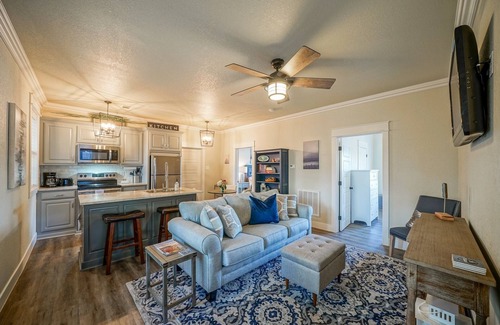 Lake Hamilton House | Fall Rates! Lux Lake Cottage, great location, perfect home & property.