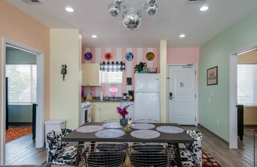 Maxwell Apartment | Fall retreat with modern kitchen, 4K TV near Nissan Stadium