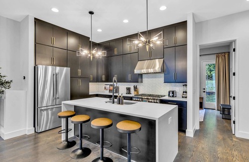 Katie Hill Neighborhood House | Fall rooftop hot tub, double decks, sports lounge near Broadway