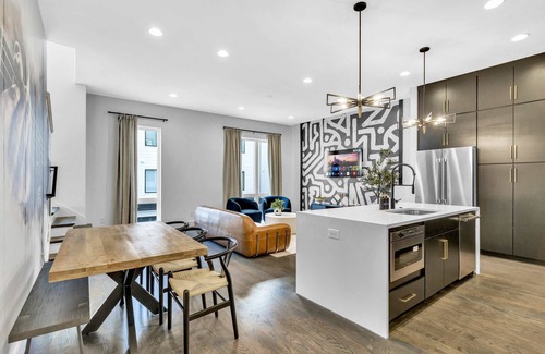 Katie Hill Neighborhood House | Fall rooftop hot tub, double decks, sports lounge near Broadway