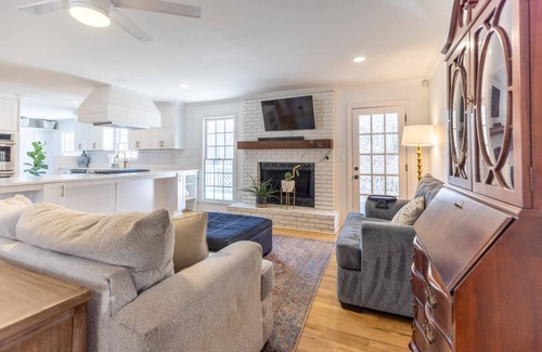 Acworth House | Fall Sale: 15% Off 3+ nights – thru Nov 30!