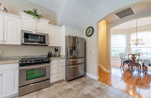 Palma Sola House | FAll SALE EXECUTIVE POOL HOME~MINUTES TO BEACHES, MARINA, PRESERVE
