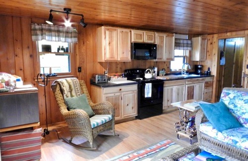 Lake Leelanau Cottage | FALL SPECIAL - Book 3 nights and 4th night FreenTHE HIDEOUT, On Lake Leelanau