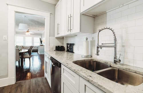 Historic Uptown House | Fall Special! Large Historic Downtown Bungalow- 5BR and infant room