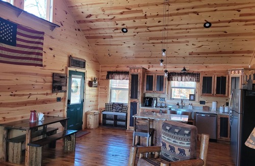 Murphy Cabin | Fall Special/Legends Lookout Lodge/NEW CABIN/Family Friendly