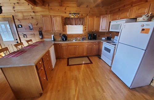 Gatlinburg - Pigeon Forge Cabin | Fall special Mountain Bliss - cozy cabin with scenic view in Gatlinburg