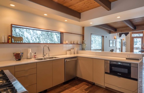 Government Camp Cabin | Fall Special Stay before 10/13 get the 3RD night FREE!