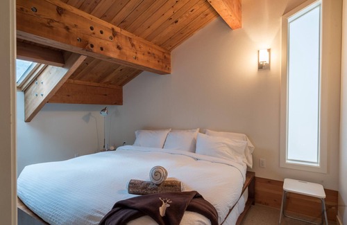 Government Camp Cabin | Fall Special Stay before 10/13 get the 3RD night FREE!
