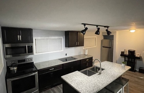 Clarksville House | Fall Special to Clarksville. Visit the History near I24 and ft campbell ,Sleeps8