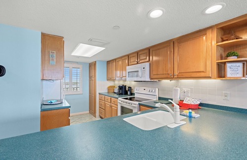 Lower Grand Lagoon Condo | Fall Special! Commodore 1306 Top-Floor Condo with Stunning Gulf Views