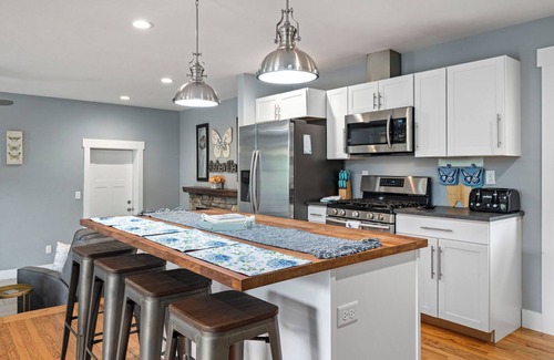 Fletcher House | Fall Specials 3 Bd. House w/hot tub and arcade games