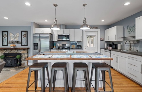 Fletcher House | Fall Specials 3 Bd. House w/hot tub and arcade games