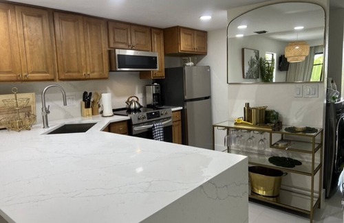 Park Shore Condo | Fall Specials Naples Park Shore Resort Penthouse Hog Fish Harry’s