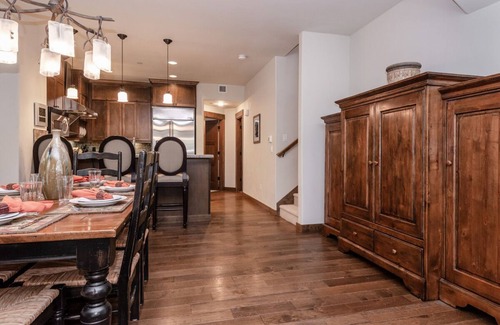 Woodwinds House | Fall Stays Available! Modern Townhome on Sierra Star Golf Course with Private Hot Tub and Grill!