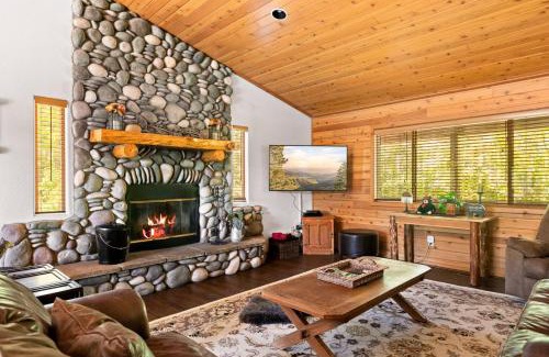 Castle Glen Estates House | Fallen Leaf Hideaway Castle Estate