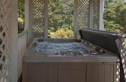 Lookout Mountain Bed & Breakfast | Falling Water Room on Lookout Mountain
