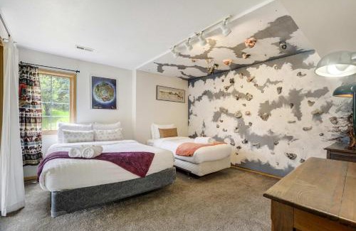 Green Mountain Falls House | Fallsview Cabin Forest Escape w Rustic Charm