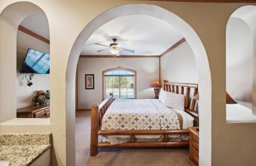 White Oak Lodge House | Fam Friendly - 2BR Condo - POOL Fitness Ctr