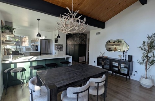 Crestline Cabin | Fam+Pet Friendly Modern Meets Cozy Fall Chalet Firepit 1 mile from Lake Gregory