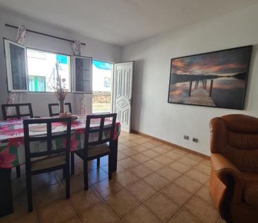 Caleta de Famara Apartment | Famara Vela