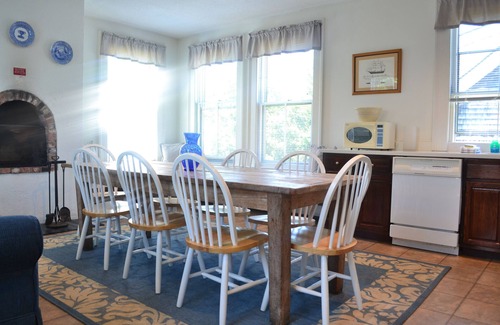 Nantucket Town House | Fame- Downtown Nantucket - 2 Bedroom, 2.5 Bath apartment