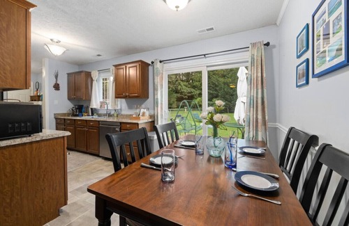 Cary House | Families | Backyard | 2mi to Downtown Cary