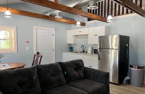 Lebanon Cabin | Family 1-bedroom with Loft cabin Located 3 miles from Bennett Springs State Park